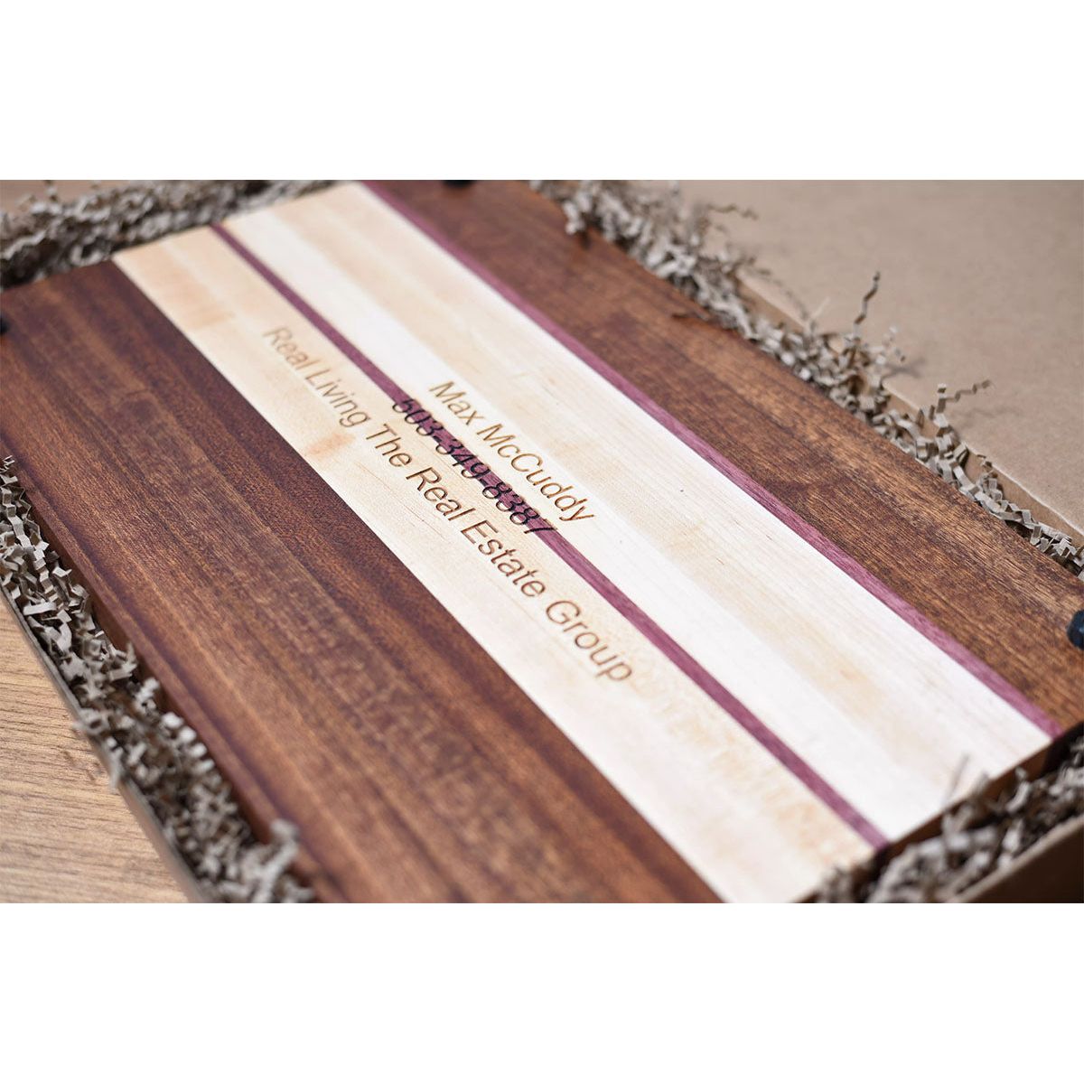 https://www.lincolntables.com/cdn/shop/products/lincoln-woodworks-customized-handcrafted-cutting-board.jpg?v=1698439524&width=1445